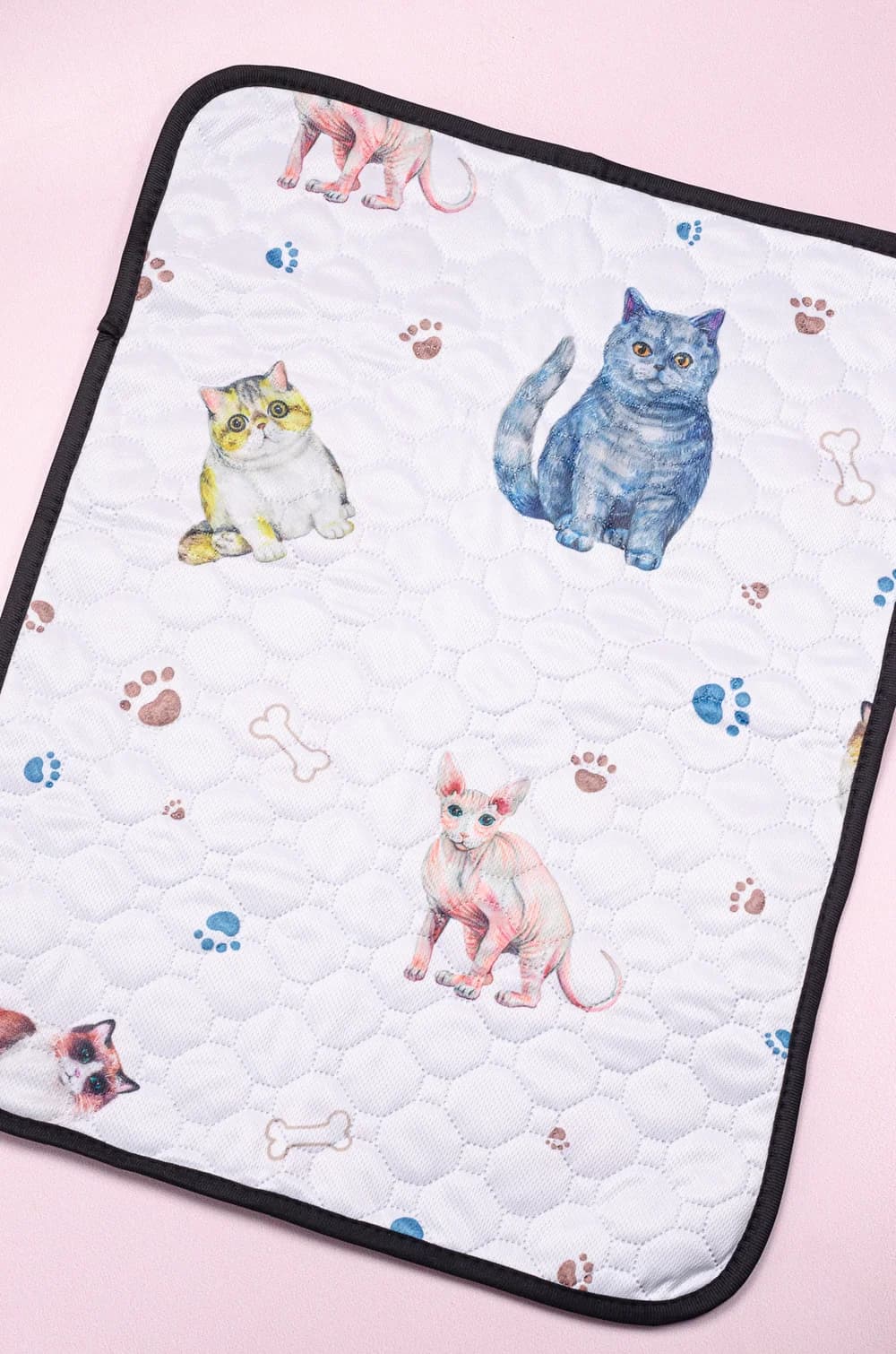 Багаторазова пелюшка для собак з котиками та лапками S (60*45)
