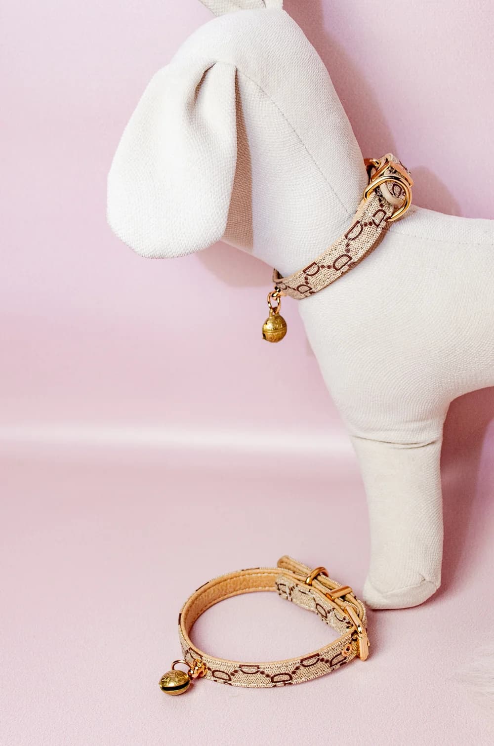 Нашийник для собак в стилі Louis Vuitton із дзвіночком XS (бежевий)