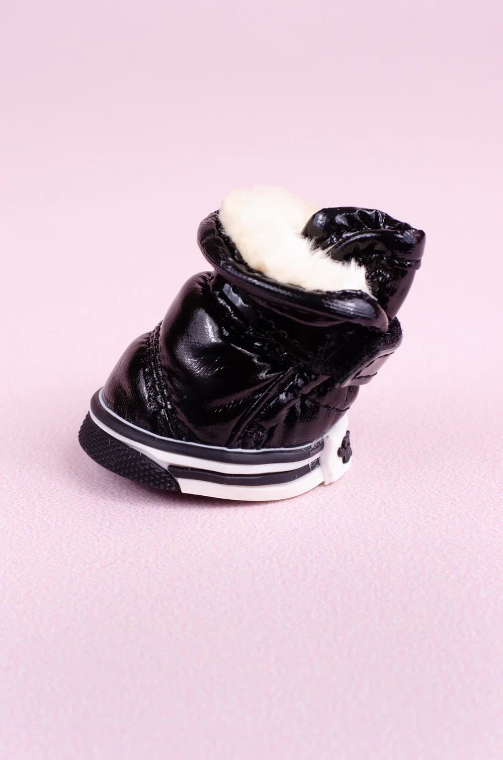 Чорне зимове взуття на хутрі для собак розмір 1