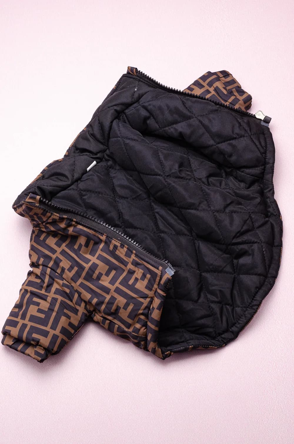 Куртка для собак Fendi с теплой подкладкой на застежке XS