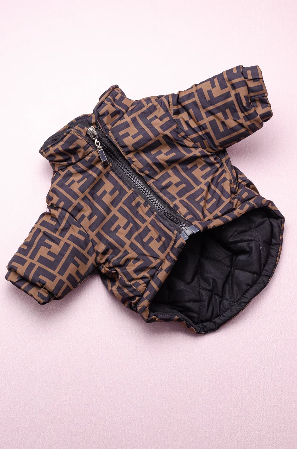 Куртка для собак Fendi с теплой подкладкой на застежке XS