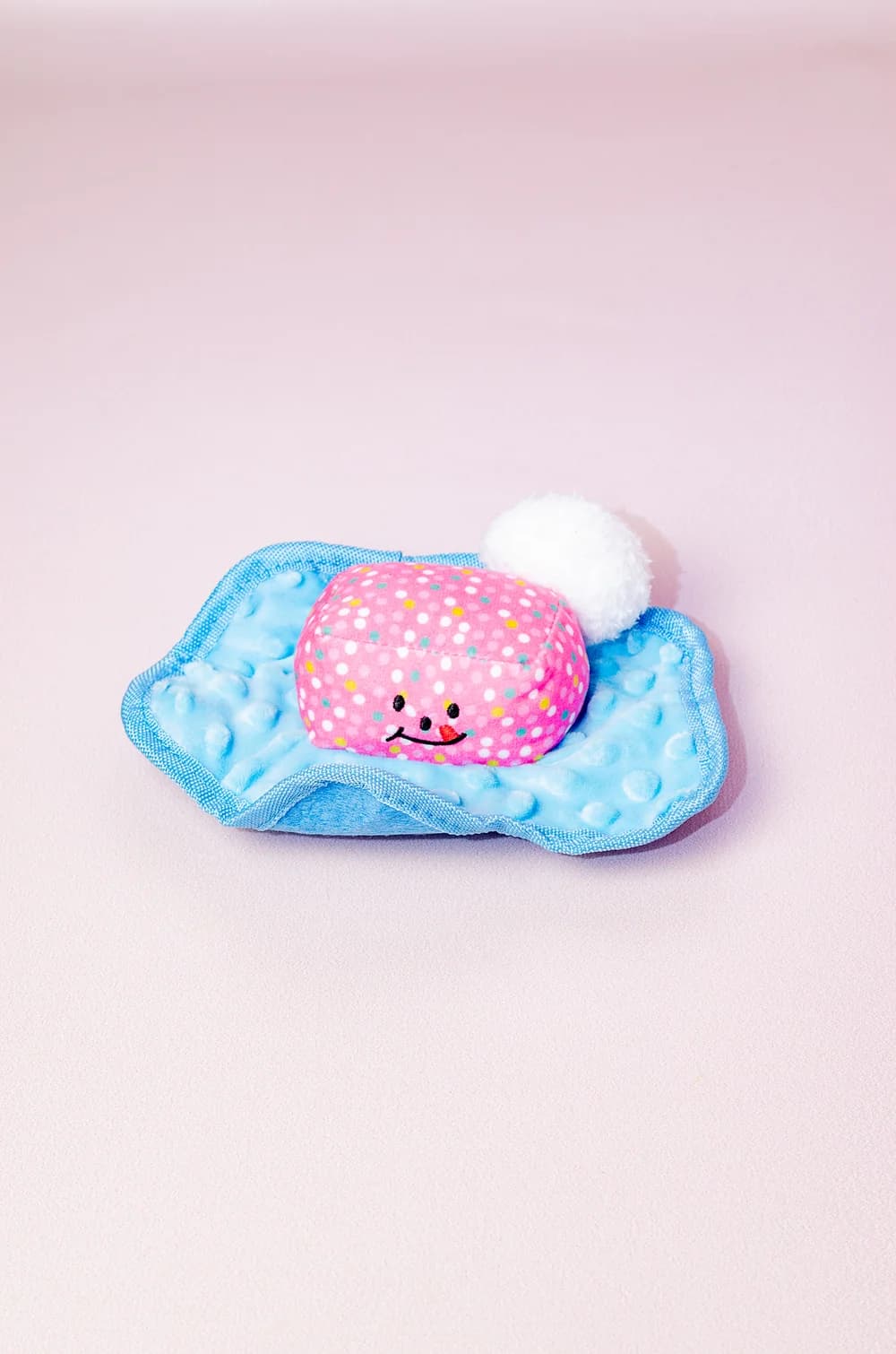 М'яка іграшка для собак із пищалкою «Мило на мочалці»