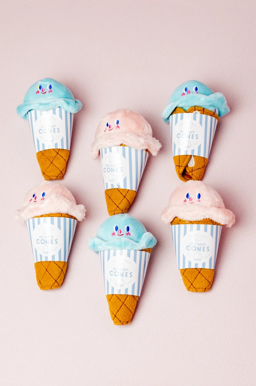 М'яка іграшка для собак з пищалкою і шелестом «Морозиво» (блакитний колір, 13*6см)