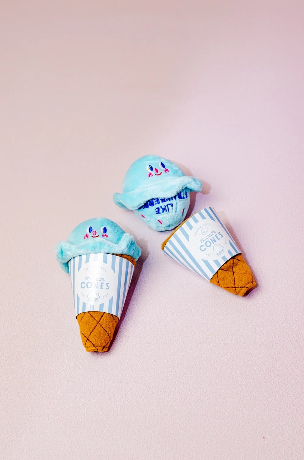 М'яка іграшка для собак з пищалкою і шелестом «Морозиво» (блакитний колір, 13*6см)