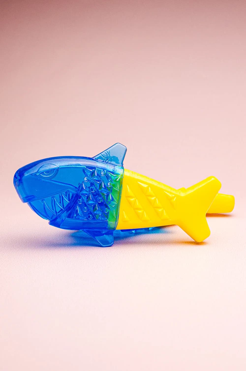 Охолоджуюча іграшка для собак "Акула" (гума, 17.5*9см)